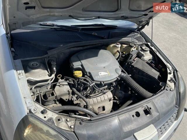 Серый Рено Клио, объемом двигателя 1.4 л и пробегом 329 тыс. км за 2999 $, фото 17 на Automoto.ua