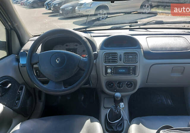 Серый Рено Клио, объемом двигателя 1.42 л и пробегом 280 тыс. км за 3000 $, фото 4 на Automoto.ua