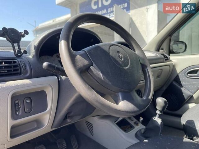 Серый Рено Клио, объемом двигателя 1.4 л и пробегом 329 тыс. км за 2999 $, фото 13 на Automoto.ua