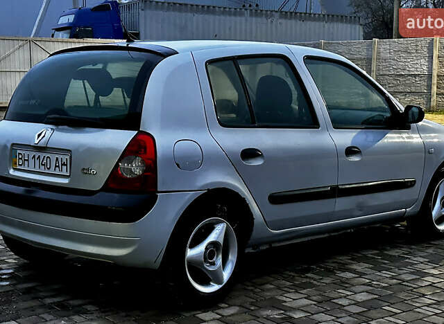 Серый Рено Клио, объемом двигателя 1.4 л и пробегом 160 тыс. км за 2999 $, фото 2 на Automoto.ua