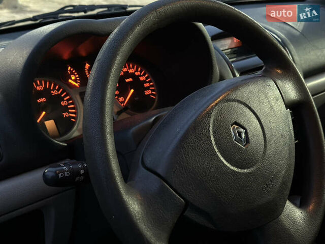 Серый Рено Клио, объемом двигателя 1.4 л и пробегом 160 тыс. км за 2999 $, фото 8 на Automoto.ua