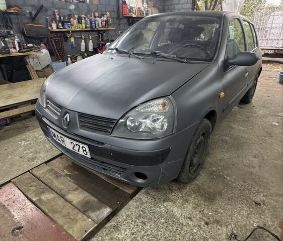 Серый Рено Клио, объемом двигателя 1.2 л и пробегом 300 тыс. км за 1500 $, фото 1 на Automoto.ua