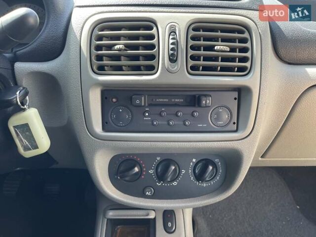 Серый Рено Клио, объемом двигателя 1.4 л и пробегом 329 тыс. км за 2999 $, фото 15 на Automoto.ua