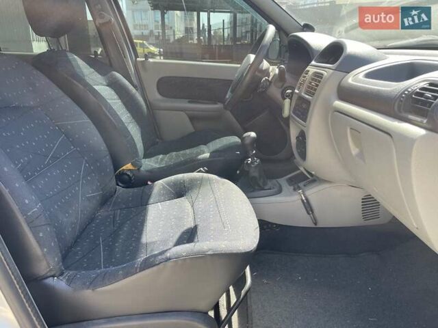 Серый Рено Клио, объемом двигателя 1.4 л и пробегом 329 тыс. км за 2999 $, фото 14 на Automoto.ua