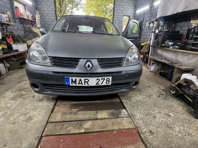 Серый Рено Клио, объемом двигателя 1.2 л и пробегом 300 тыс. км за 1500 $, фото 4 на Automoto.ua