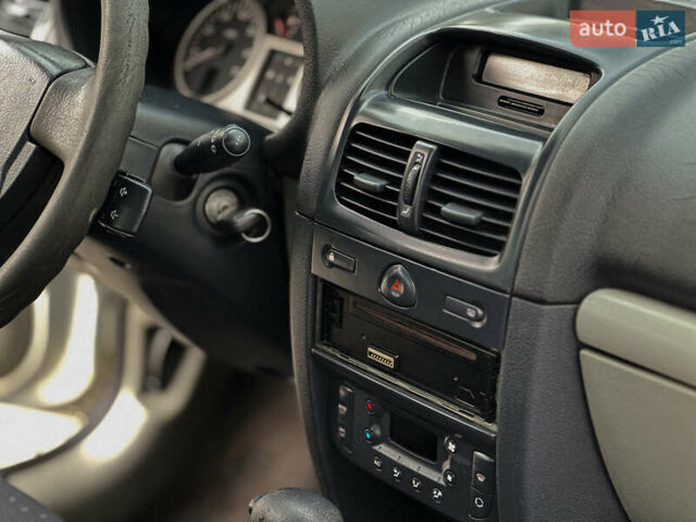 Серый Рено Клио, объемом двигателя 1.4 л и пробегом 150 тыс. км за 2550 $, фото 23 на Automoto.ua