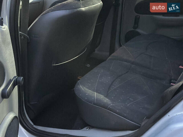 Серый Рено Клио, объемом двигателя 1.4 л и пробегом 160 тыс. км за 2999 $, фото 11 на Automoto.ua