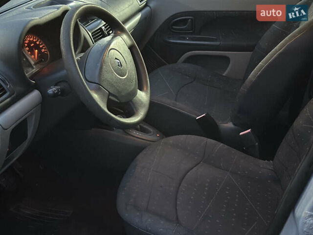 Серый Рено Клио, объемом двигателя 1.4 л и пробегом 160 тыс. км за 2999 $, фото 10 на Automoto.ua