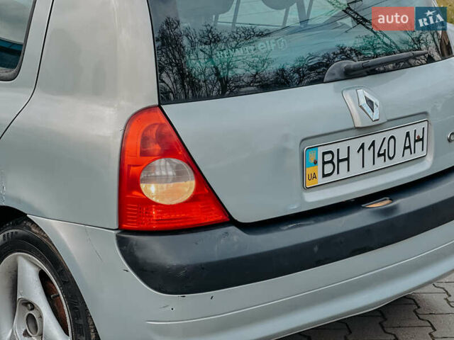 Серый Рено Клио, объемом двигателя 1.4 л и пробегом 150 тыс. км за 2550 $, фото 16 на Automoto.ua