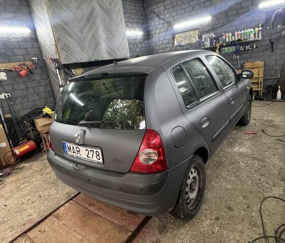 Серый Рено Клио, объемом двигателя 1.2 л и пробегом 300 тыс. км за 1500 $, фото 3 на Automoto.ua