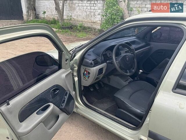 Сірий Рено Кліо, об'ємом двигуна 1.39 л та пробігом 280 тис. км за 1900 $, фото 7 на Automoto.ua