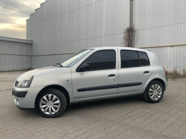 Серый Рено Клио, объемом двигателя 1.2 л и пробегом 163 тыс. км за 1600 $, фото 3 на Automoto.ua