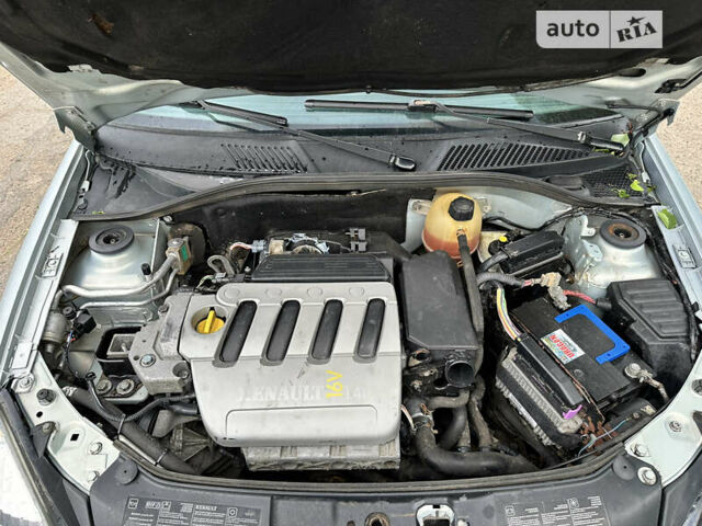 Сірий Рено Кліо, об'ємом двигуна 1.4 л та пробігом 290 тис. км за 2850 $, фото 16 на Automoto.ua