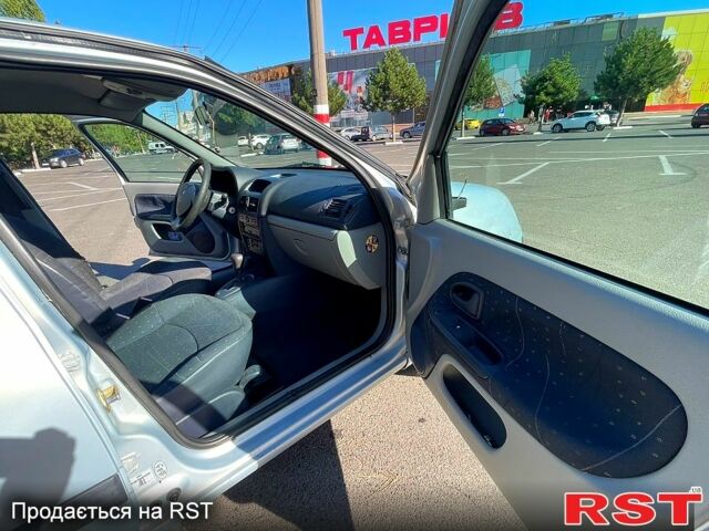 Сірий Рено Кліо, об'ємом двигуна 1.4 л та пробігом 180 тис. км за 3500 $, фото 5 на Automoto.ua
