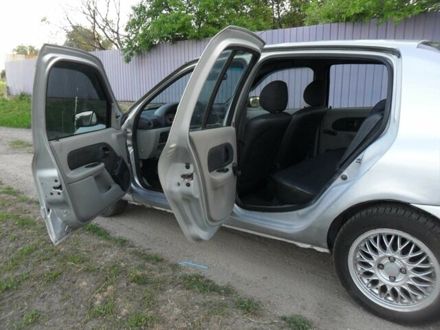 Сірий Рено Кліо, об'ємом двигуна 1.4 л та пробігом 100 тис. км за 2250 $, фото 7 на Automoto.ua
