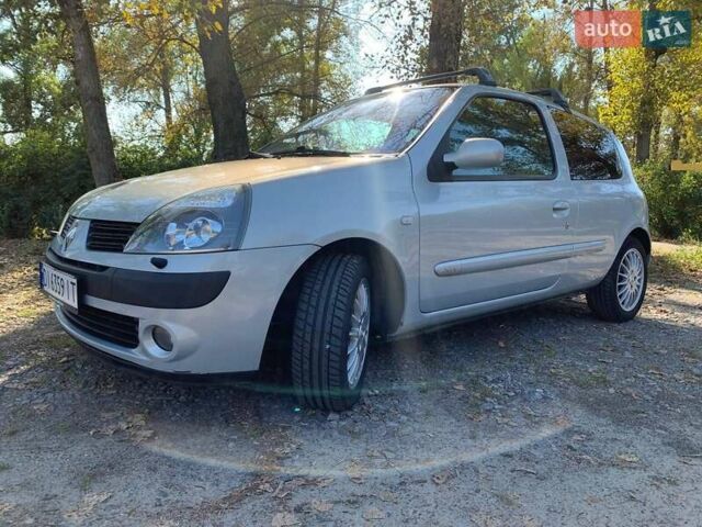 Серый Рено Клио, объемом двигателя 1.6 л и пробегом 220 тыс. км за 5700 $, фото 4 на Automoto.ua