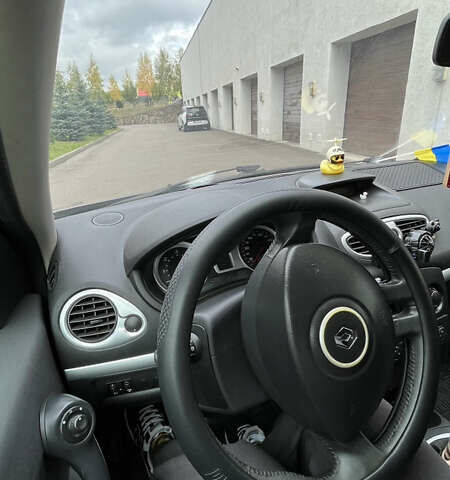 Рено Клио 2005 в Ровно на Automoto.ua Серый Рено Клио, объемом двигателя 1.5 л и пробегом 299 тыс. км за 4200 $, фото 15 на Automoto.ua