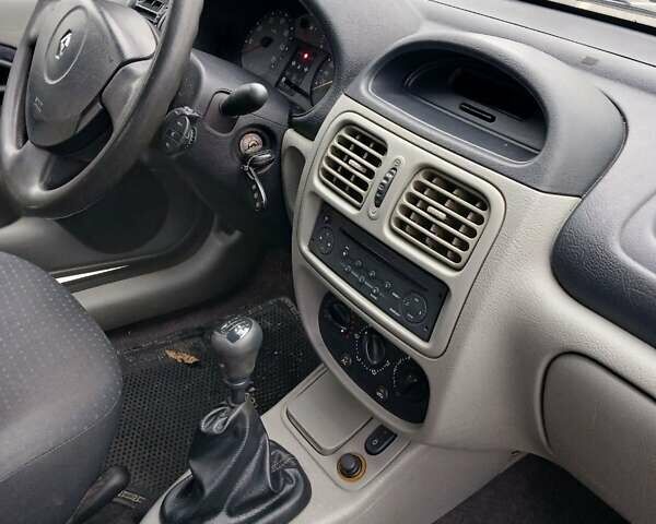 Сірий Рено Кліо, об'ємом двигуна 1.39 л та пробігом 150 тис. км за 3150 $, фото 7 на Automoto.ua