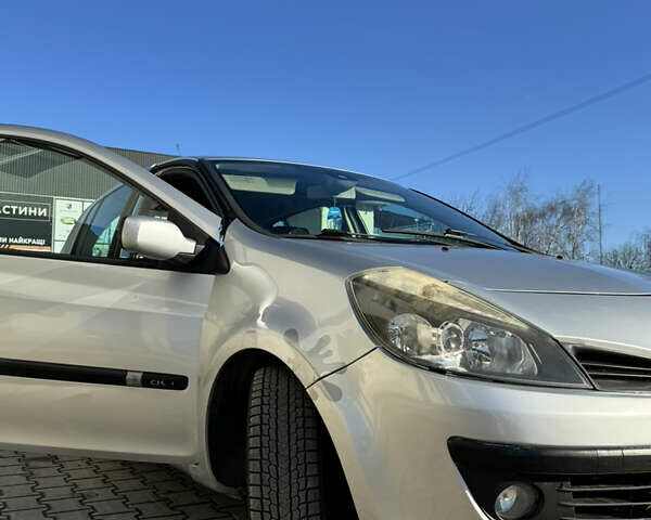 Серый Рено Клио, объемом двигателя 1.5 л и пробегом 198 тыс. км за 3300 $, фото 1 на Automoto.ua