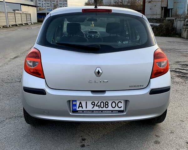 Серый Рено Клио, объемом двигателя 1.2 л и пробегом 174 тыс. км за 3900 $, фото 3 на Automoto.ua