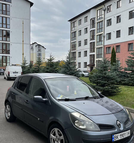 Рено Клио 2005 в Ровно на Automoto.ua Серый Рено Клио, объемом двигателя 1.5 л и пробегом 299 тыс. км за 4200 $, фото 12 на Automoto.ua