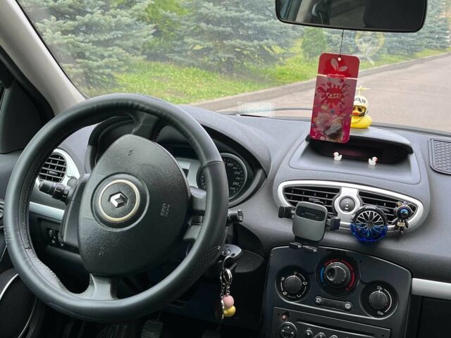 Серый Рено Клио, объемом двигателя 1.5 л и пробегом 300 тыс. км за 3800 $, фото 5 на Automoto.ua