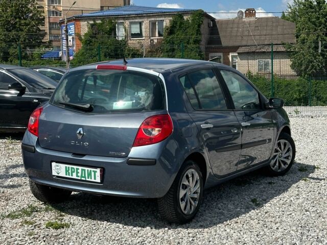 Серый Рено Клио, объемом двигателя 1.6 л и пробегом 227 тыс. км за 5200 $, фото 3 на Automoto.ua