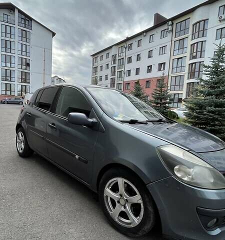 Сірий Рено Кліо, об'ємом двигуна 1.46 л та пробігом 300 тис. км за 3999 $, фото 13 на Automoto.ua