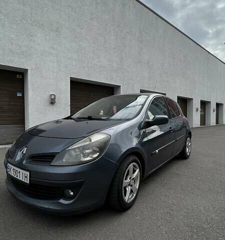 Сірий Рено Кліо, об'ємом двигуна 1.46 л та пробігом 300 тис. км за 3999 $, фото 5 на Automoto.ua