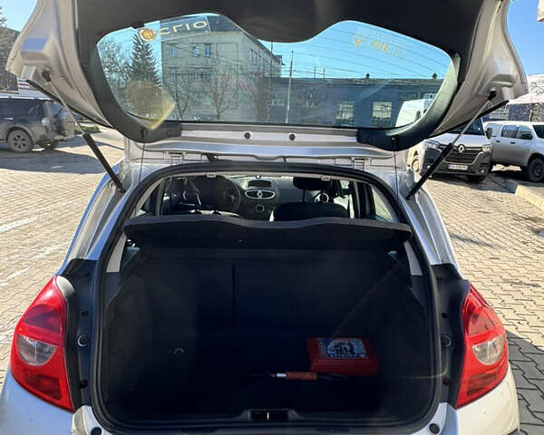 Серый Рено Клио, объемом двигателя 1.5 л и пробегом 198 тыс. км за 3300 $, фото 7 на Automoto.ua