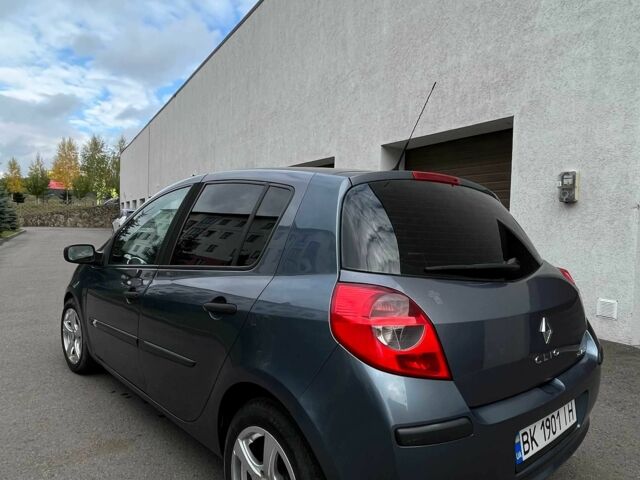 Серый Рено Клио, объемом двигателя 1.5 л и пробегом 300 тыс. км за 3800 $, фото 6 на Automoto.ua