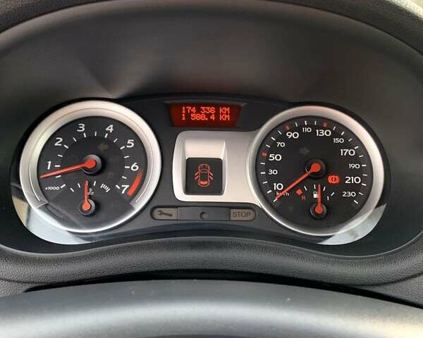 Серый Рено Клио, объемом двигателя 1.2 л и пробегом 174 тыс. км за 3900 $, фото 8 на Automoto.ua