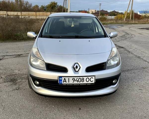Серый Рено Клио, объемом двигателя 1.2 л и пробегом 174 тыс. км за 3900 $, фото 1 на Automoto.ua