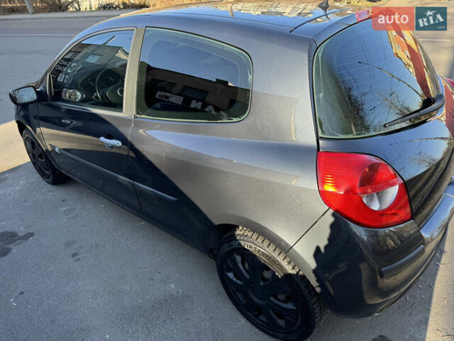 Сірий Рено Кліо, об'ємом двигуна 1.6 л та пробігом 260 тис. км за 4800 $, фото 2 на Automoto.ua
