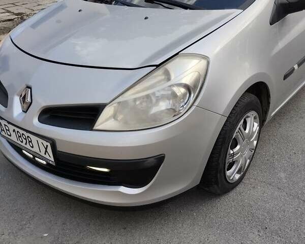 Серый Рено Клио, объемом двигателя 1.1 л и пробегом 221 тыс. км за 3530 $, фото 6 на Automoto.ua