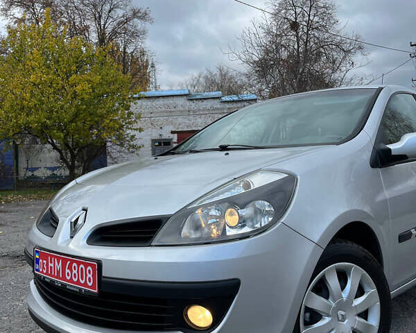 Серый Рено Клио, объемом двигателя 1.6 л и пробегом 140 тыс. км за 5450 $, фото 4 на Automoto.ua