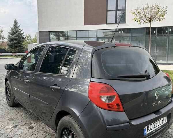 Серый Рено Клио, объемом двигателя 1.39 л и пробегом 134 тыс. км за 4700 $, фото 6 на Automoto.ua