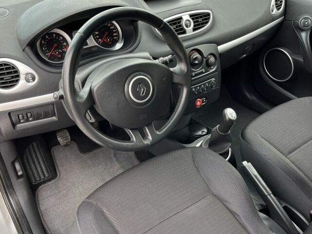 Сірий Рено Кліо, об'ємом двигуна 1.6 л та пробігом 143 тис. км за 5099 $, фото 7 на Automoto.ua