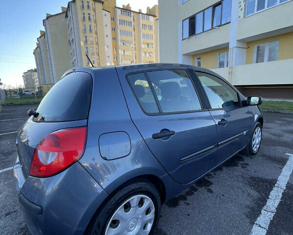 Серый Рено Клио, объемом двигателя 1.4 л и пробегом 141 тыс. км за 4199 $, фото 6 на Automoto.ua