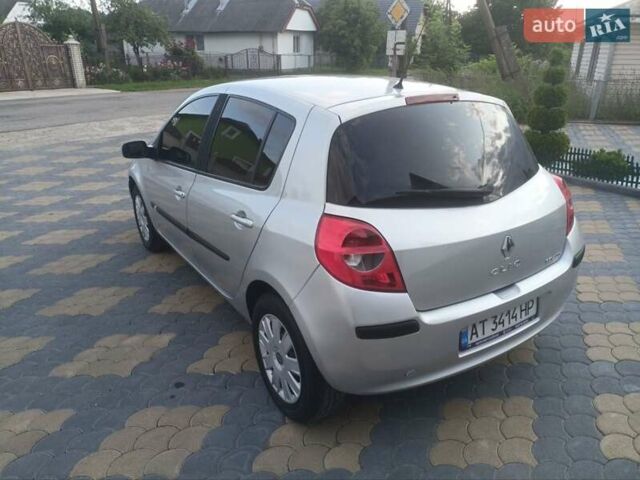 Серый Рено Клио, объемом двигателя 1.6 л и пробегом 189 тыс. км за 5599 $, фото 8 на Automoto.ua