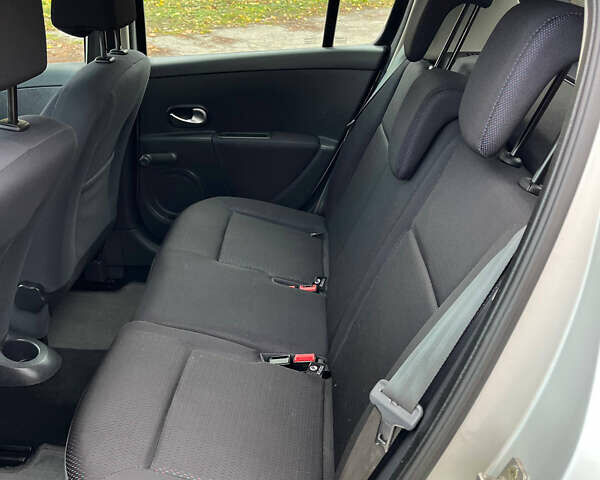 Серый Рено Клио, объемом двигателя 1.6 л и пробегом 140 тыс. км за 5450 $, фото 39 на Automoto.ua