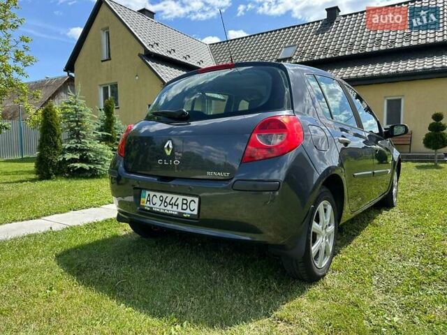 Серый Рено Клио, объемом двигателя 1.6 л и пробегом 215 тыс. км за 6200 $, фото 3 на Automoto.ua