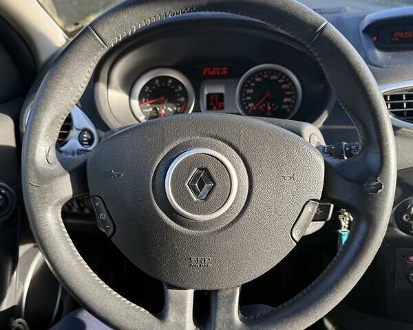 Серый Рено Клио, объемом двигателя 1.6 л и пробегом 163 тыс. км за 5000 $, фото 28 на Automoto.ua