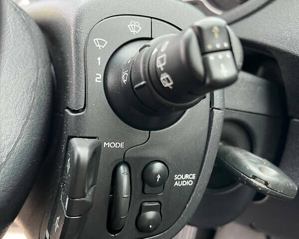 Серый Рено Клио, объемом двигателя 1.6 л и пробегом 140 тыс. км за 5450 $, фото 35 на Automoto.ua