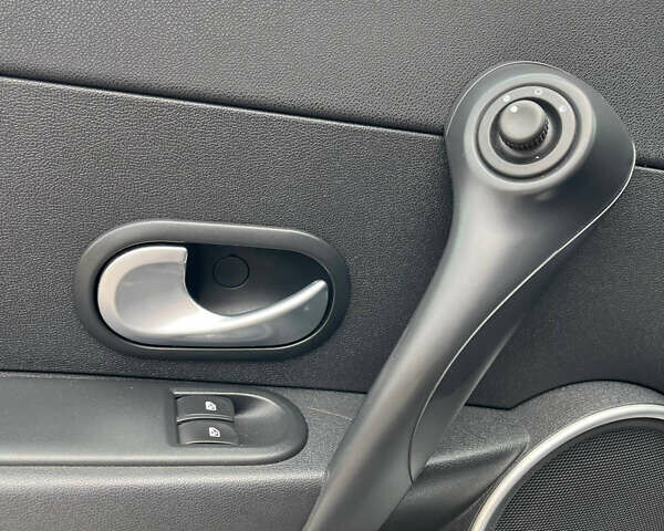 Серый Рено Клио, объемом двигателя 1.6 л и пробегом 140 тыс. км за 5450 $, фото 37 на Automoto.ua