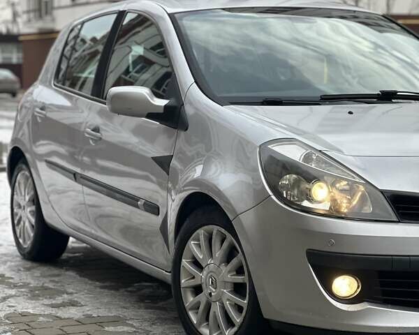 Серый Рено Клио, объемом двигателя 1.6 л и пробегом 163 тыс. км за 5999 $, фото 23 на Automoto.ua