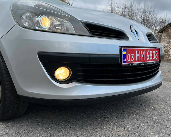 Серый Рено Клио, объемом двигателя 1.6 л и пробегом 140 тыс. км за 5450 $, фото 3 на Automoto.ua