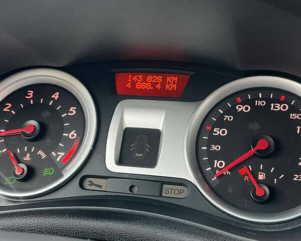 Серый Рено Клио, объемом двигателя 1.6 л и пробегом 140 тыс. км за 5450 $, фото 54 на Automoto.ua