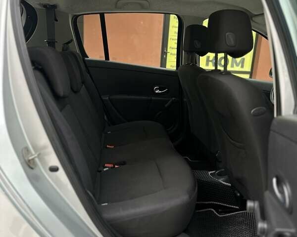 Серый Рено Клио, объемом двигателя 1.6 л и пробегом 163 тыс. км за 5999 $, фото 59 на Automoto.ua