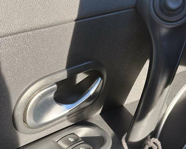 Серый Рено Клио, объемом двигателя 1.6 л и пробегом 163 тыс. км за 5000 $, фото 26 на Automoto.ua